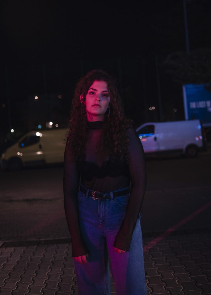 RIIVA bei Nacht an Berliner Tankstelle